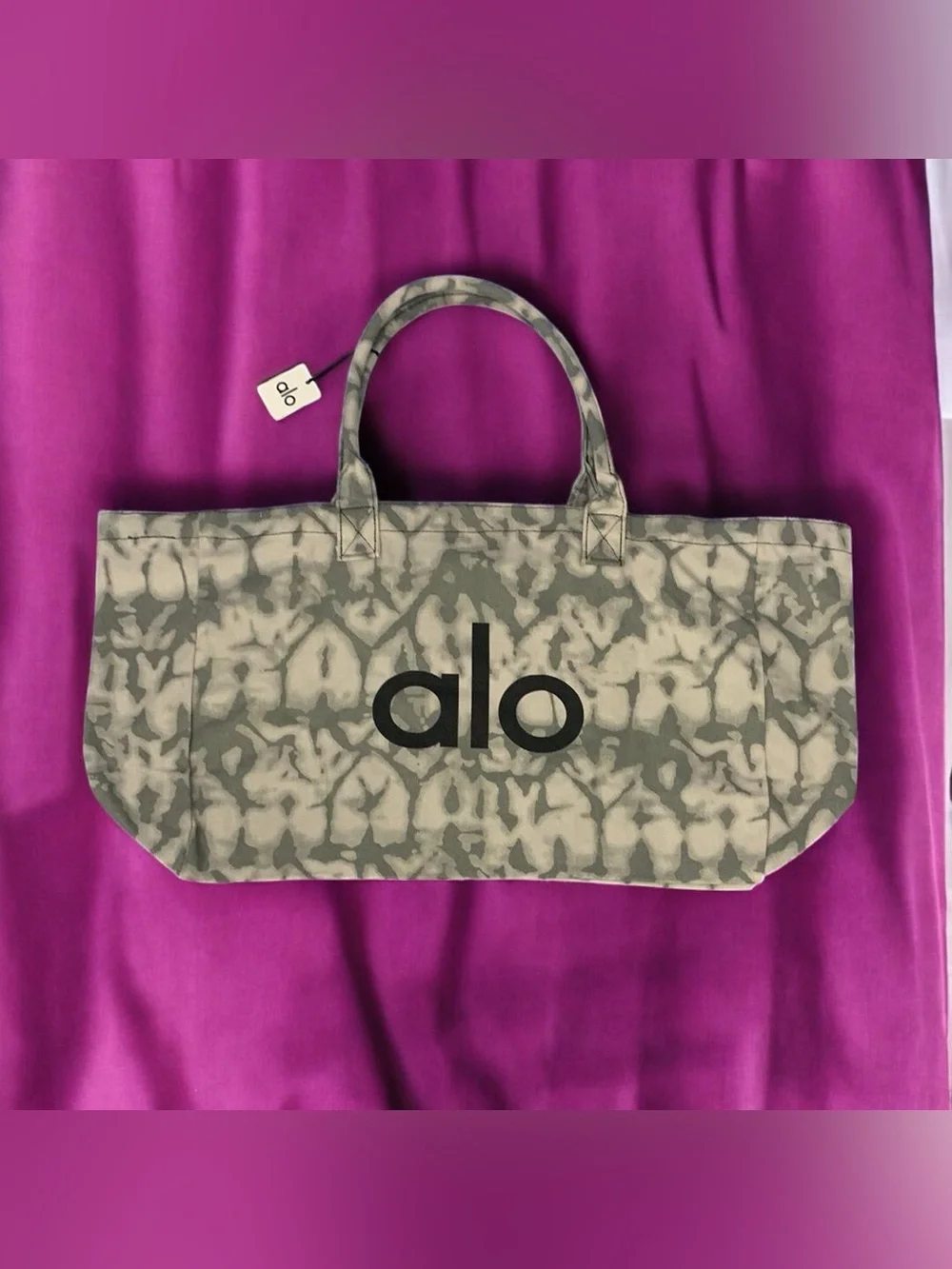 🦸‍♀️ALO Yoga Grey Tie-Dye Canvas Tote🦸‍♀️